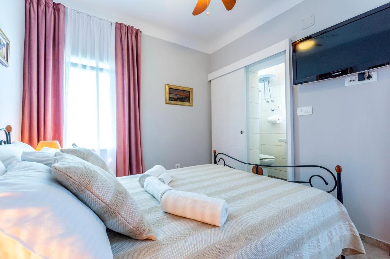 The Three Flowers Pool House Trogir Exterior photo
