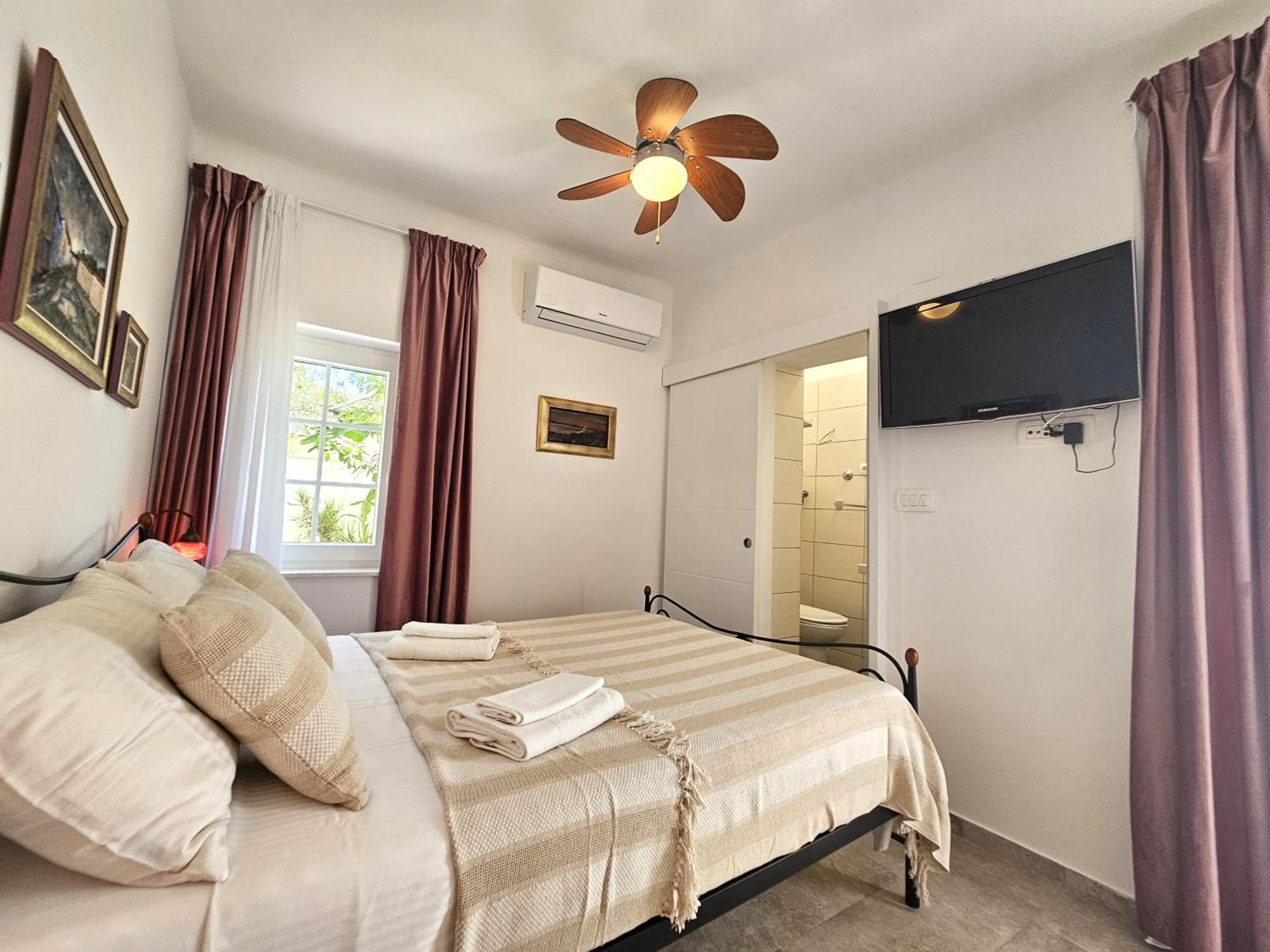The Three Flowers Pool House Trogir Exterior photo