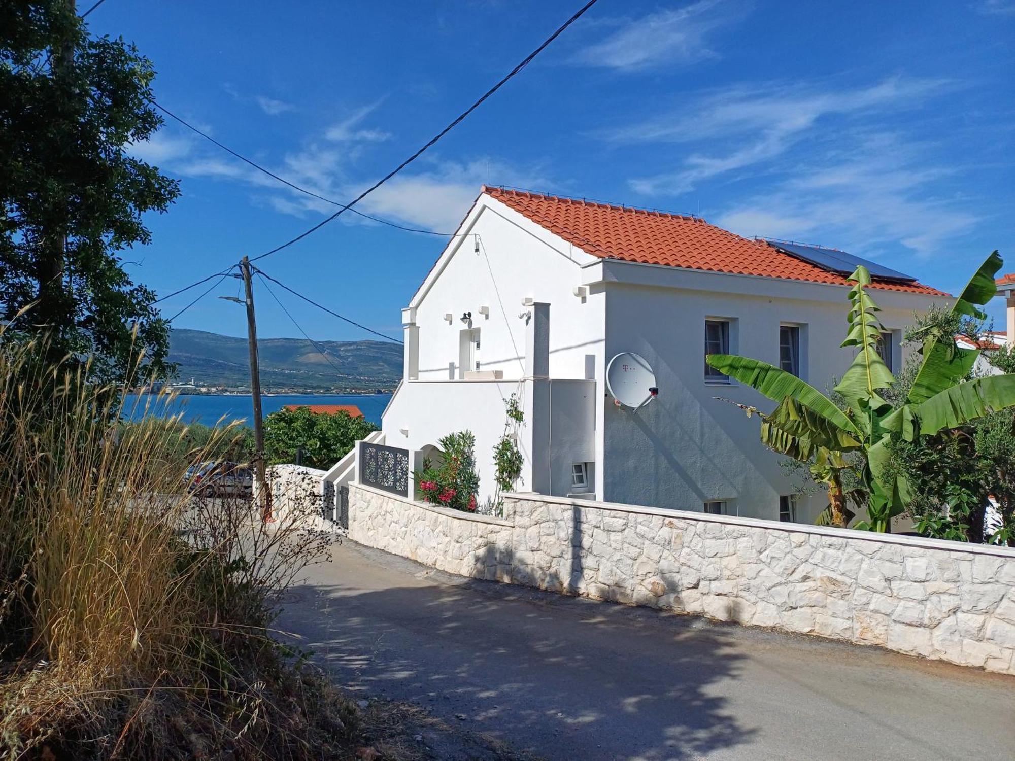 The Three Flowers Pool House Trogir Exterior photo