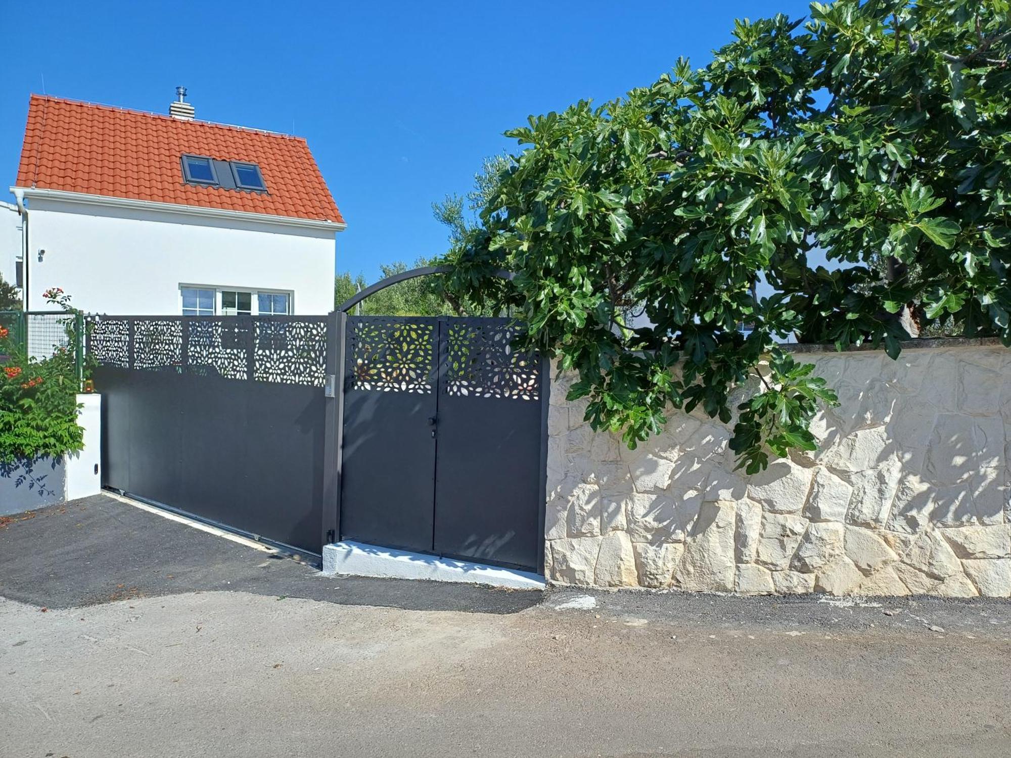 The Three Flowers Pool House Trogir Exterior photo